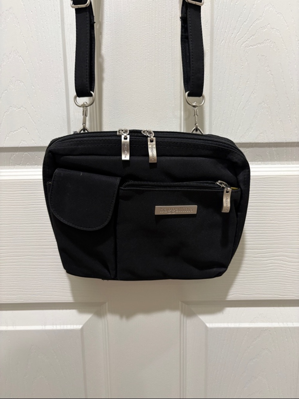 Baggallini Black Compact Crossbody Organizer